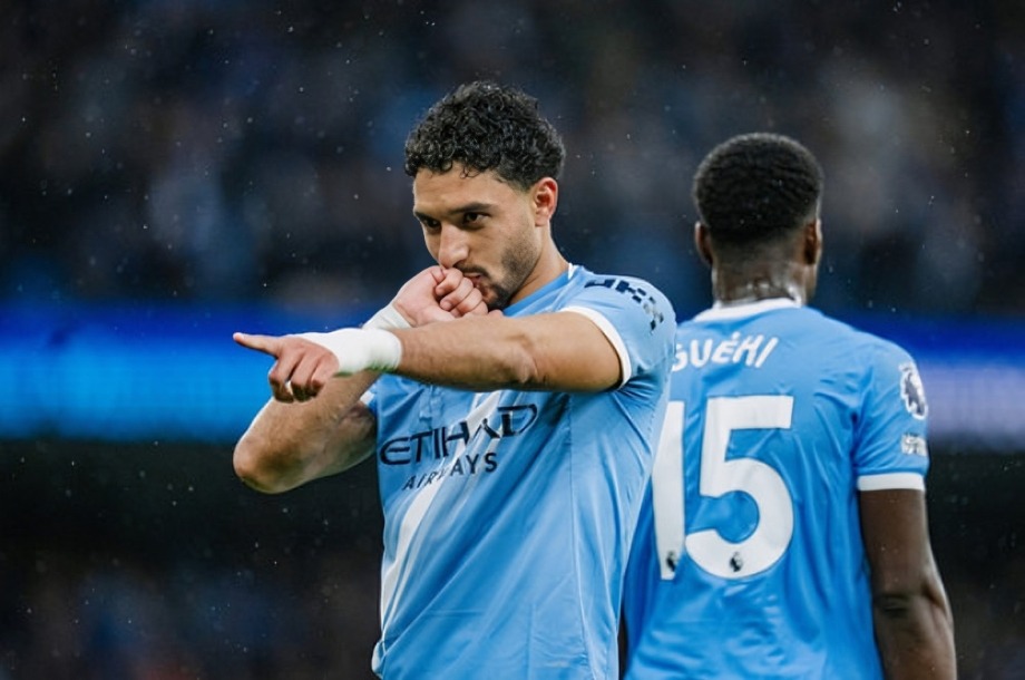 Arsenal hay Man City